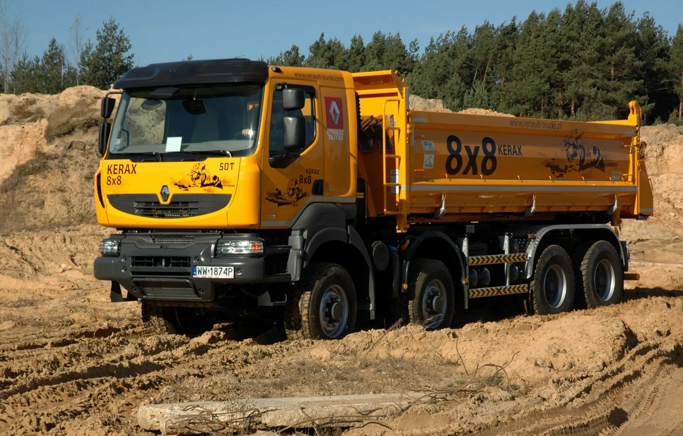 Фото обои оранжевый, грузовик, Renault, 8x8, карьер, самосвал, четырёхосный, Renault Trucks