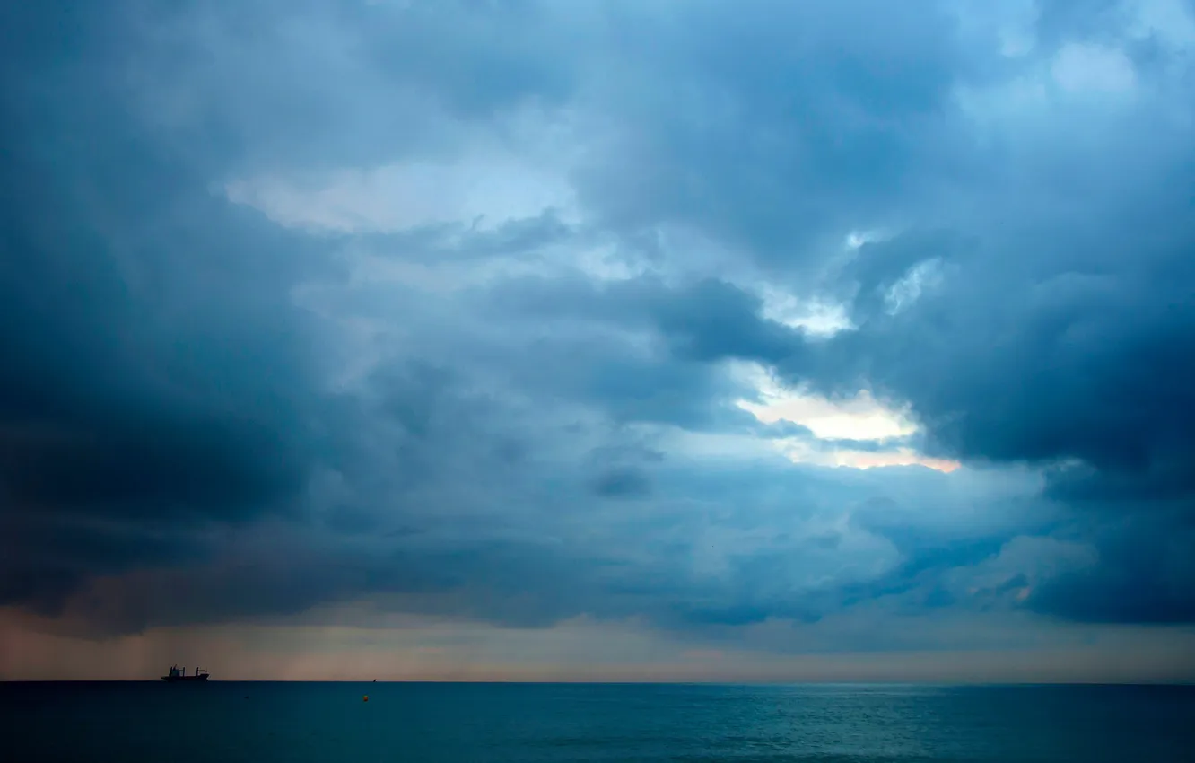 Фото обои море, облака, тучи, корабль, додждь