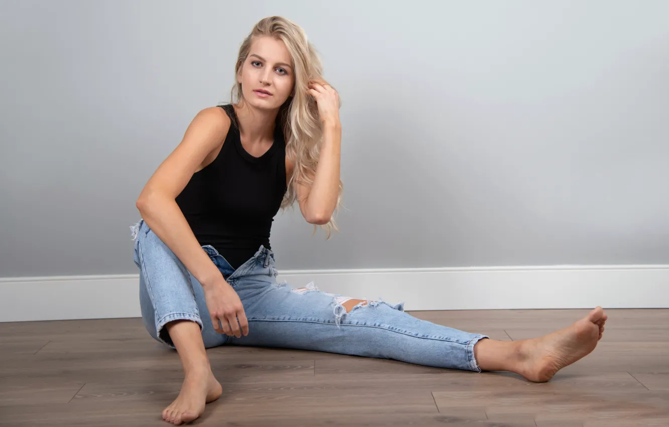 Фото обои девушка, поза, Britania Laflamme