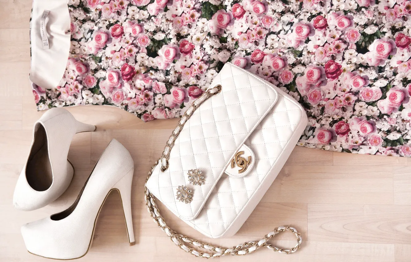Фото обои цветы, стиль, одежда, розы, платье, туфли, сумка, белые