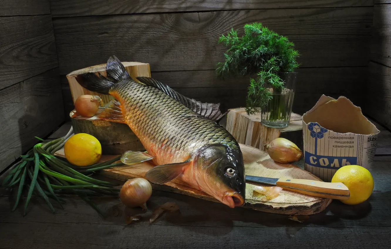 Фото обои стакан, доски, рыба, лук, укроп, нож, лимоны, соль