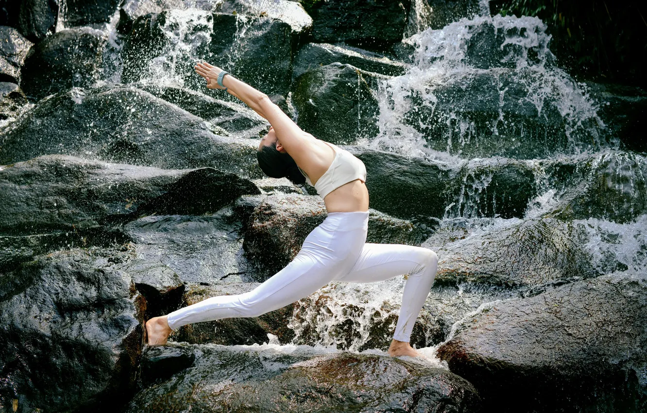 Фото обои вода, девушка, природа, поза, камни, гимнастика, йога, азиатка