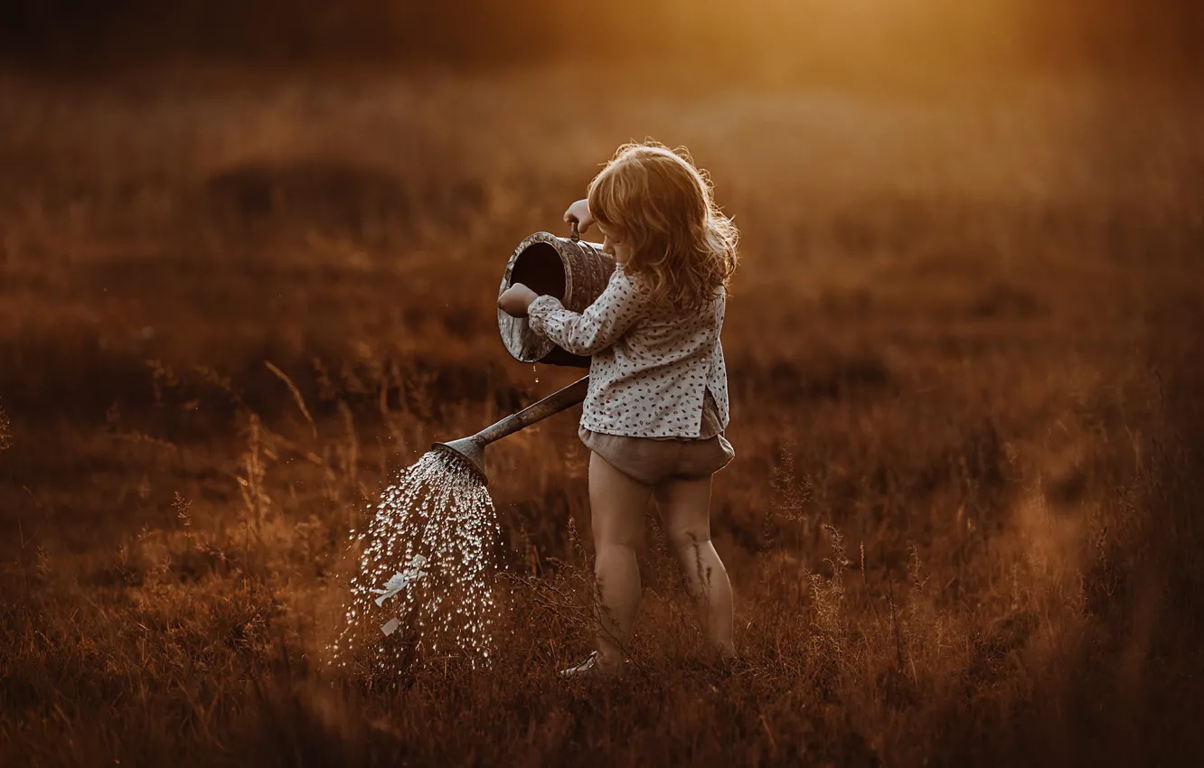 Фото обои лето, вода, природа, девочка, лейка, малышка, полив