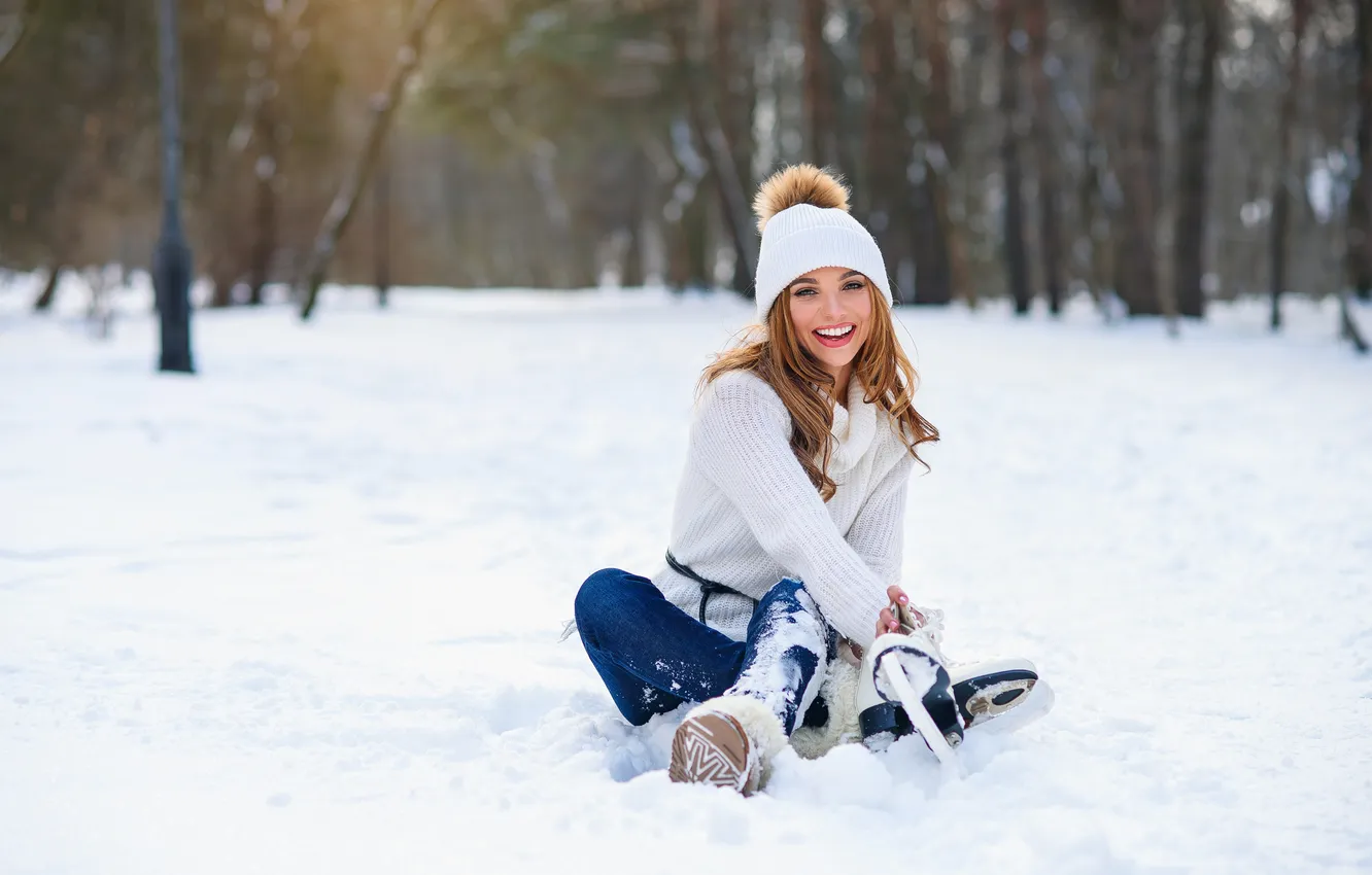 Фото обои white, woman, young, smile, winter, snow, women, skater