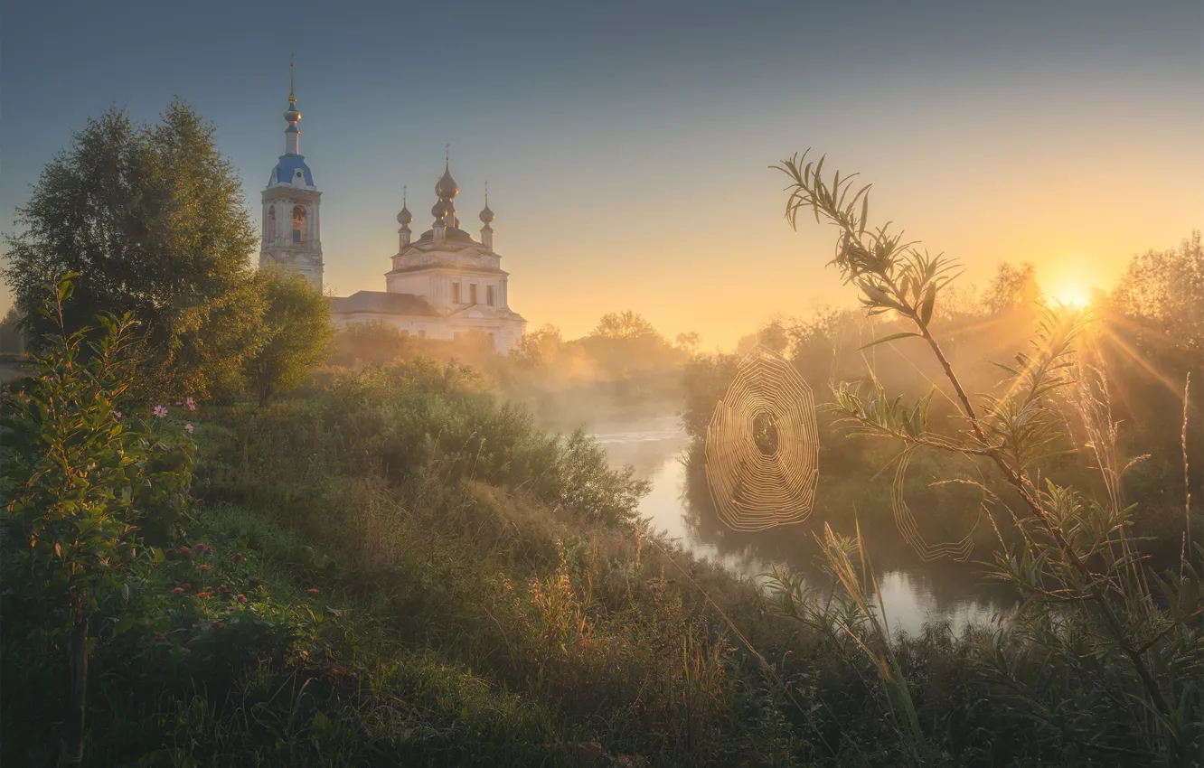 Фото обои берег, паутина, церковь