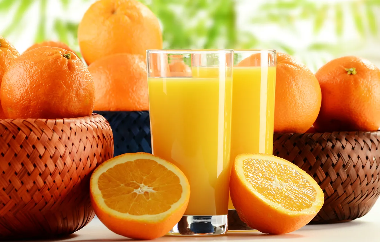 Фото обои оранжевый, апельсины, сок, стаканы, фрукты, цитрусы, боке, корзины