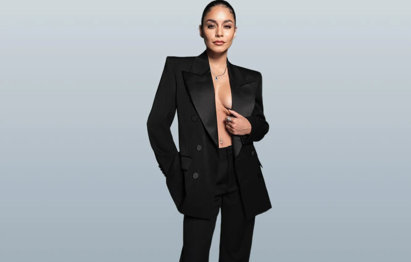 Фото обои взгляд, актриса, брюнетка, красивая, Vanessa Hudgens, без лифчика, Ванесса Хадженс, брючный костюм