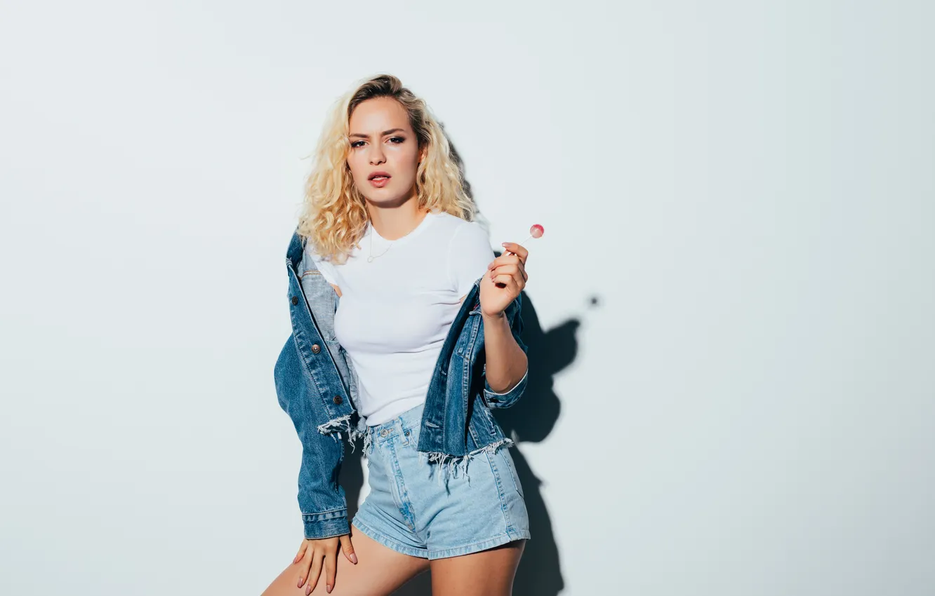 Фото обои girl, shorts, woman, young, blonde, cute, jacket, denim
