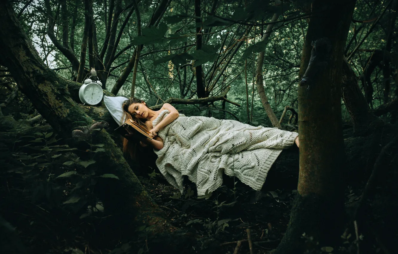 Фото обои лес, девушка, часы, книга, Rosie Hardy, Another Story
