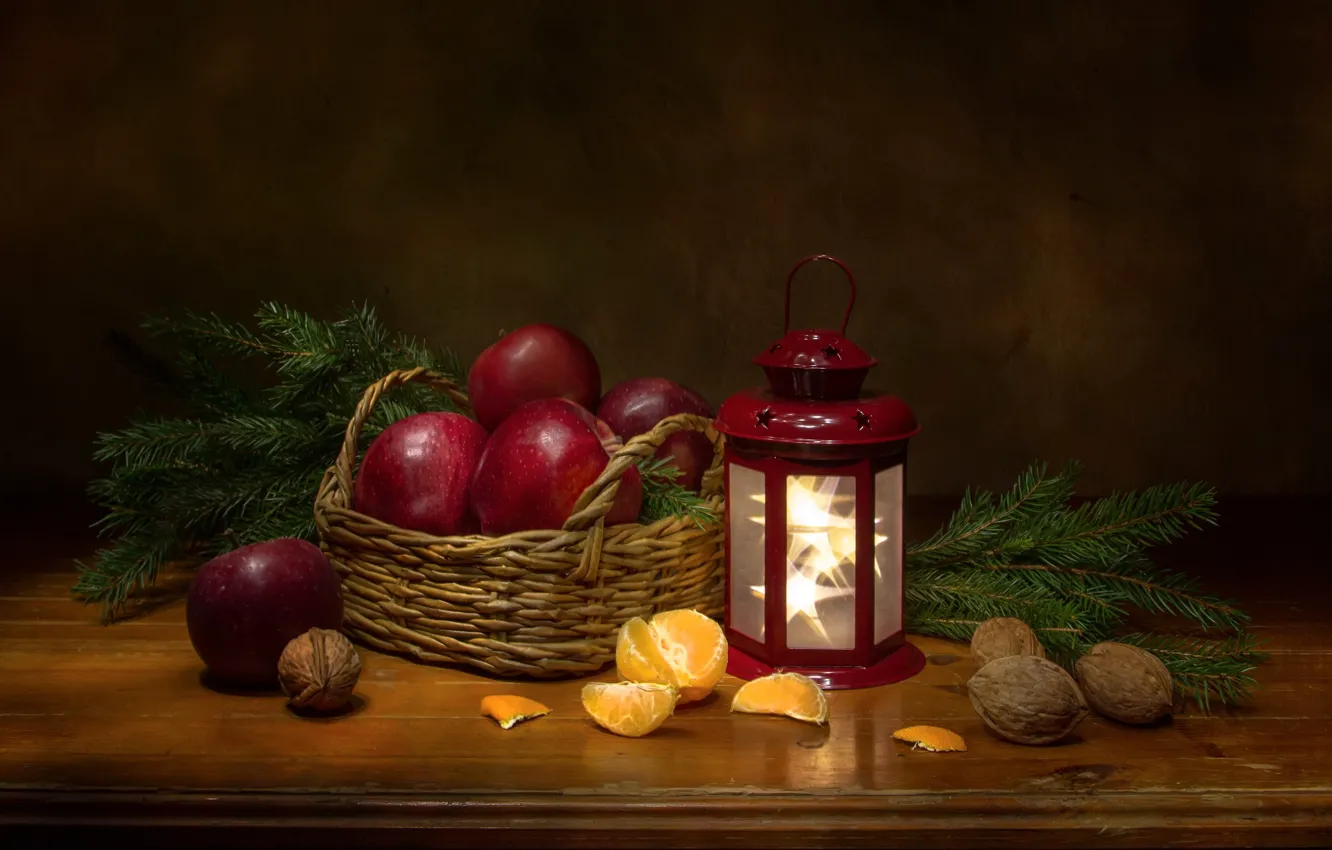 Фото обои ветки, яблоки, ель, фонарь, фрукты, орехи, натюрморт, корзинка