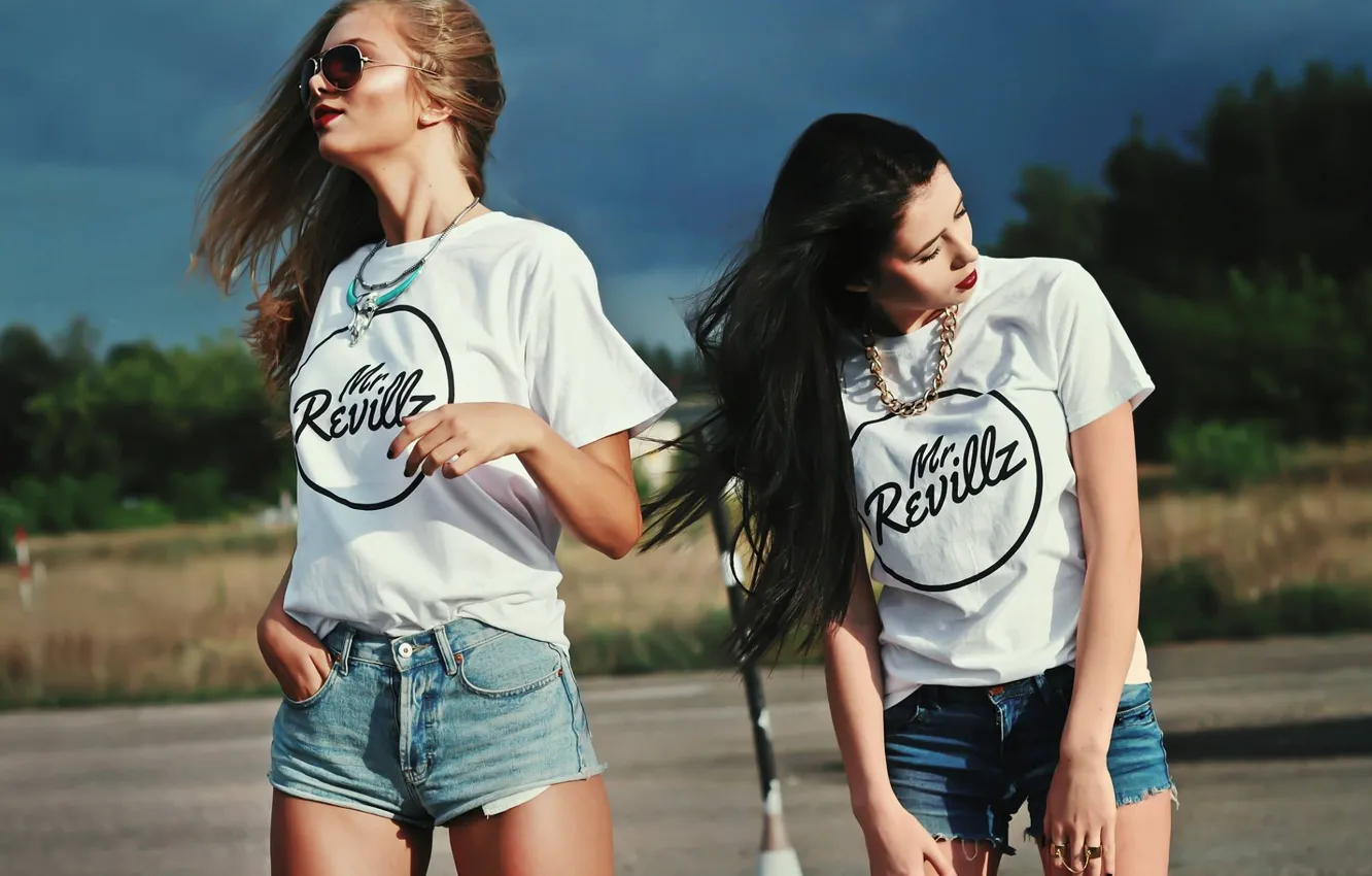 Фото обои Sexy, Girls, Group, Lips, Shirt, Shorts