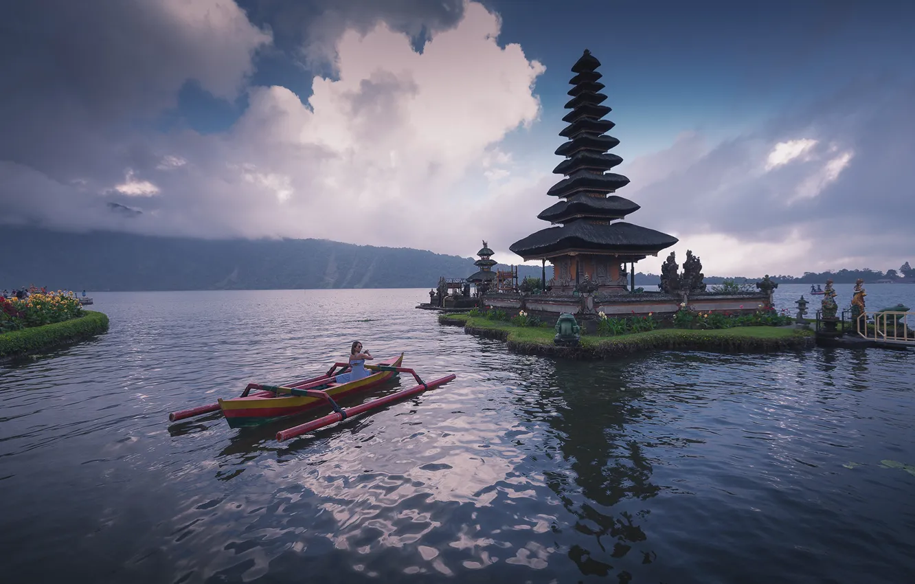 Фото обои облака, пейзаж, озеро, лодка, Бали, Индонезия, храм, Пура Улун Дану