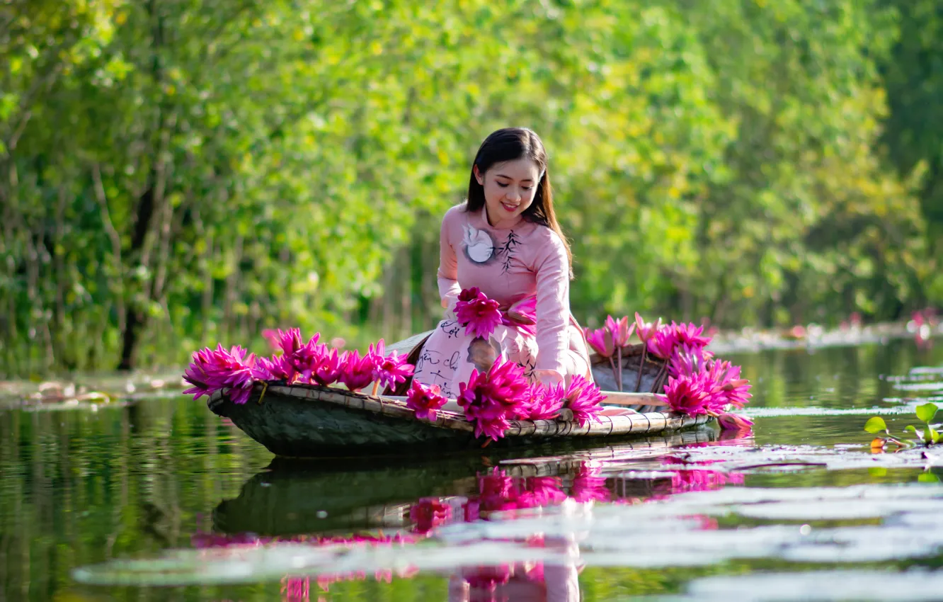 Фото обои вода, девушка, цветы, природа, лодка, платье, азиатка, лотосы