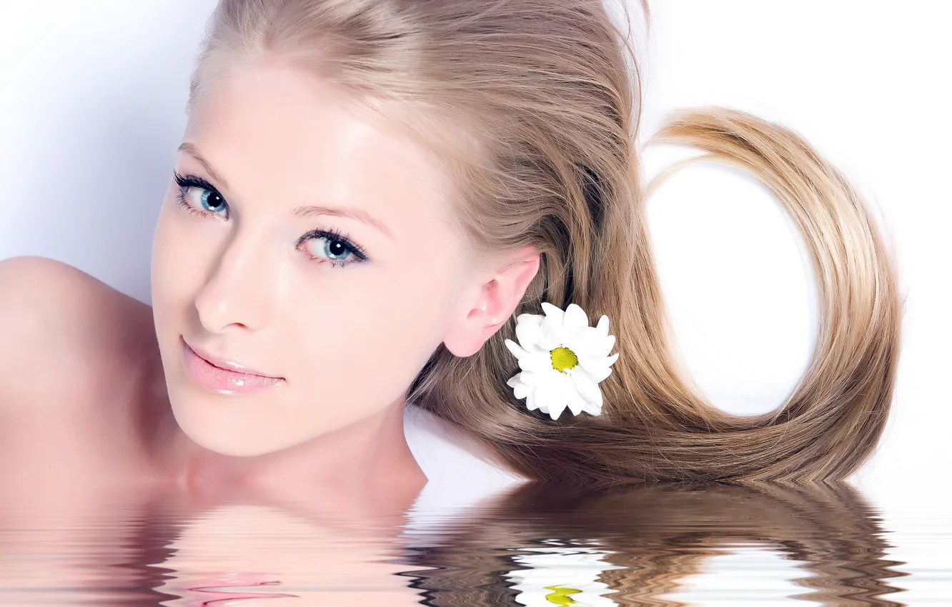 Фото обои белый, цветок, вода, девушка, Girl, блондинка, white, flower