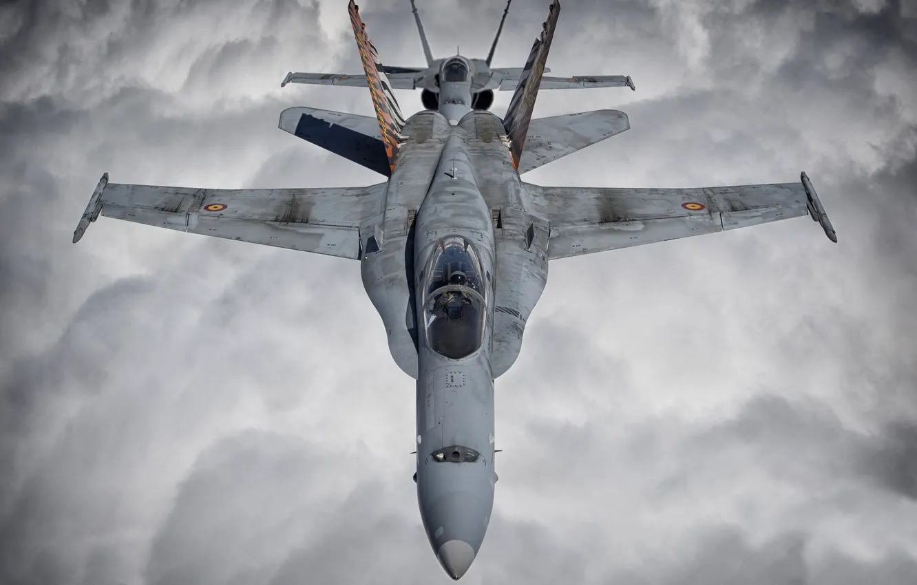 Фото обои истребитель, пилот, облока, F/A-18 Hornet, Кокпит, ВВС Испании, ПТБ