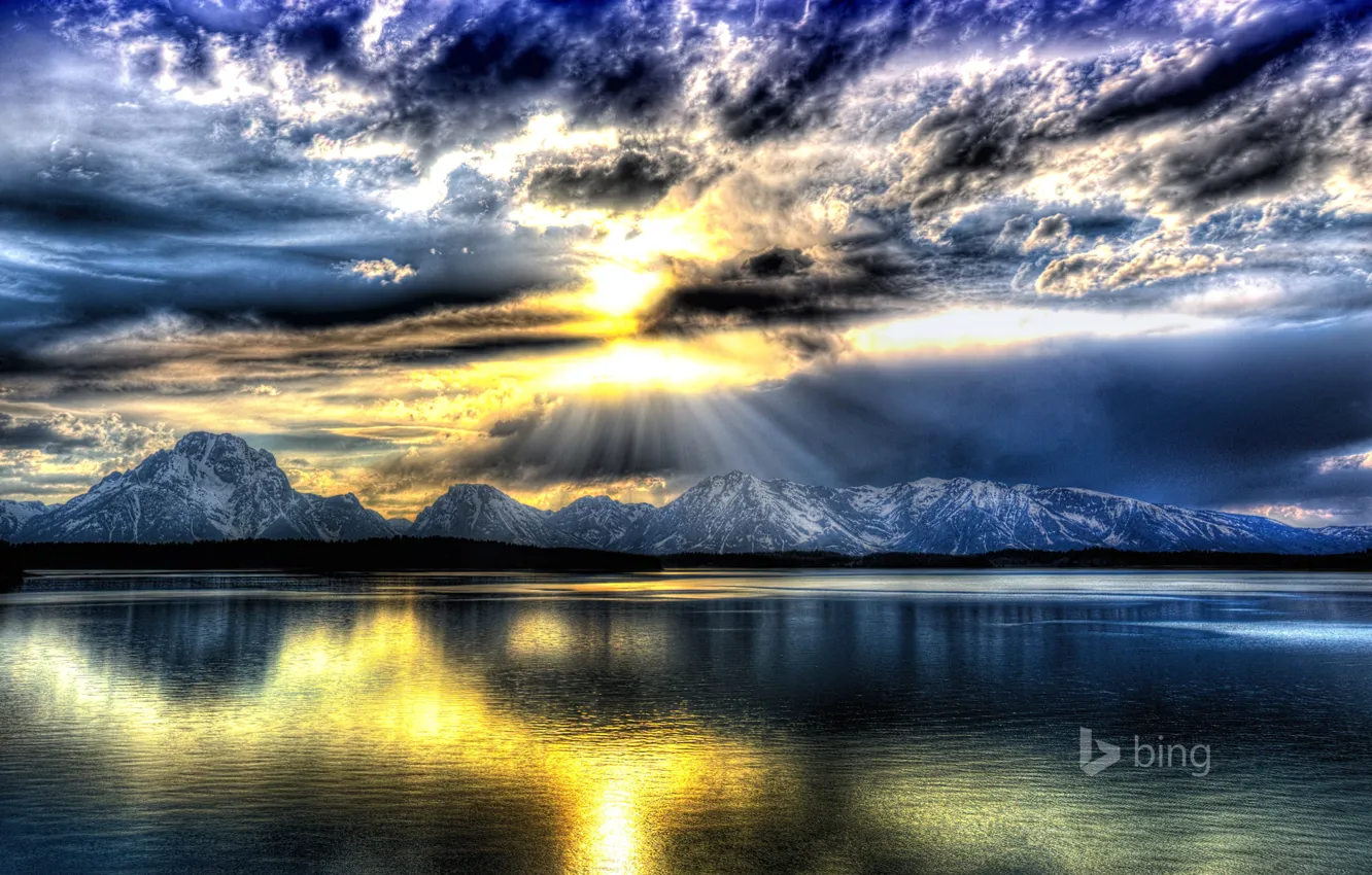 Фото обои небо, облака, лучи, горы, озеро, США, Wyoming, Grand Teton National Park