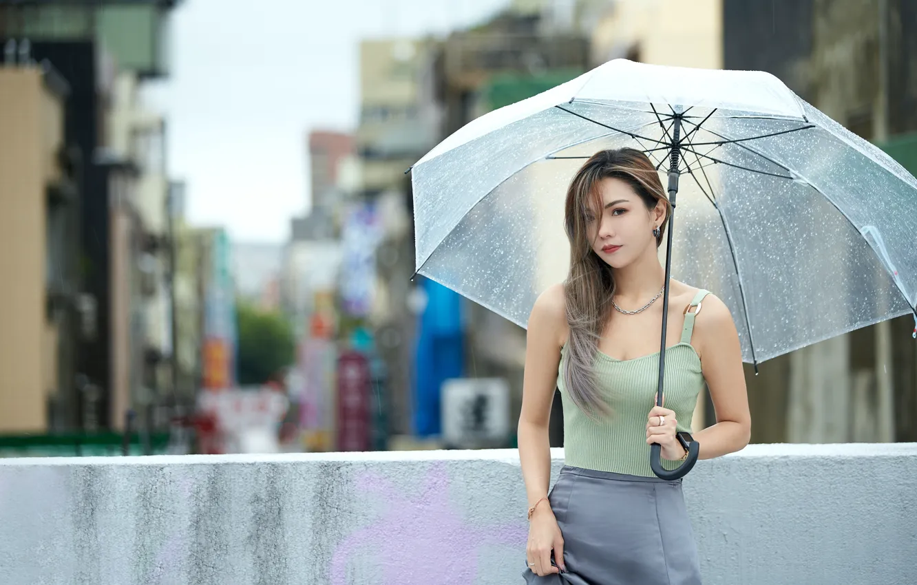Фото обои взгляд, город, поза, дождь, модель, юбка, портрет, зонт