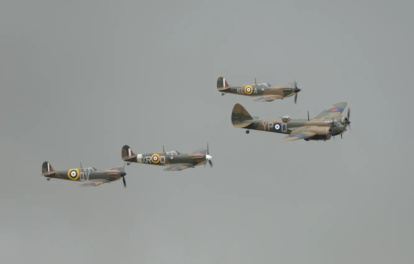 Фото обои небо, рейс, Англичане, боевики, Supermarine Spitfire Mk I, легкий бомбардировщик, Bristol Blenheim Mk I, Королевские …