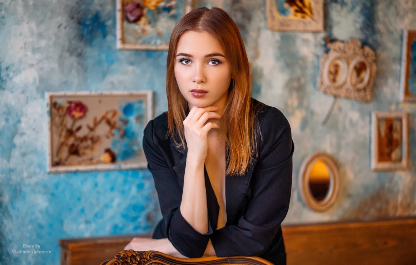 Фото обои girl, wall, long hair, brown hair, photo, photographer, blue eyes, model