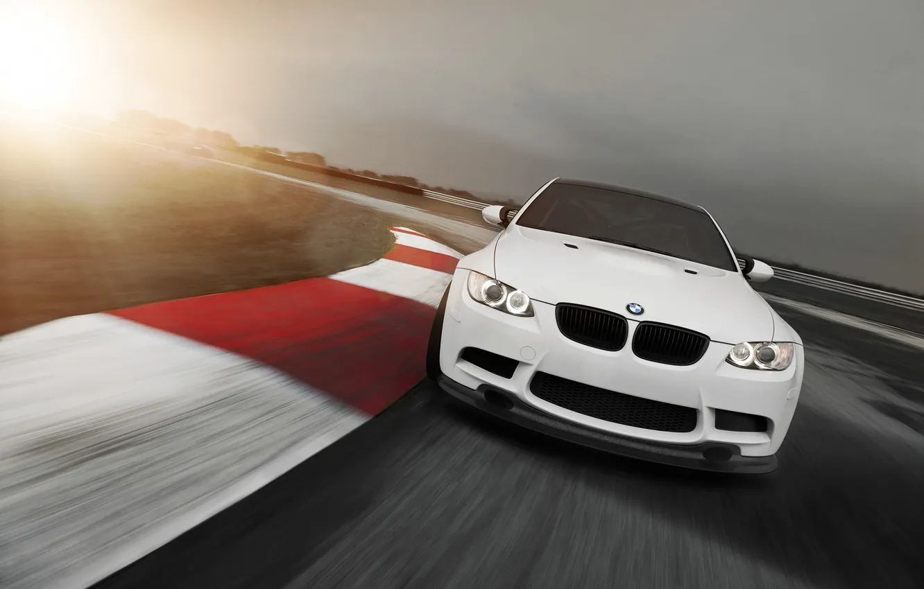 Фото обои солнце, BMW, white, блик, трек, E92, 3 Series