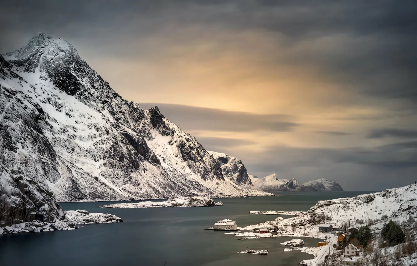 Фото обои зима, море, снег, горы, камни, скалы, берег, Норвегия