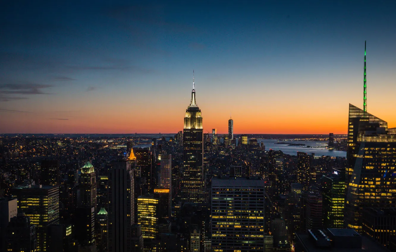 Фото обои небо, Нью-Йорк, сумерки, Манхэттен, Эмпайр-стейт-билдинг, One World Trade Center, Соединенные Штаты, 1WTC