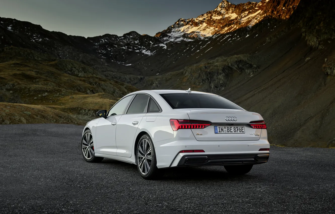 Фото обои белый, горы, Audi, седан, гибрид, Audi A6, четырёхдверный, 2020