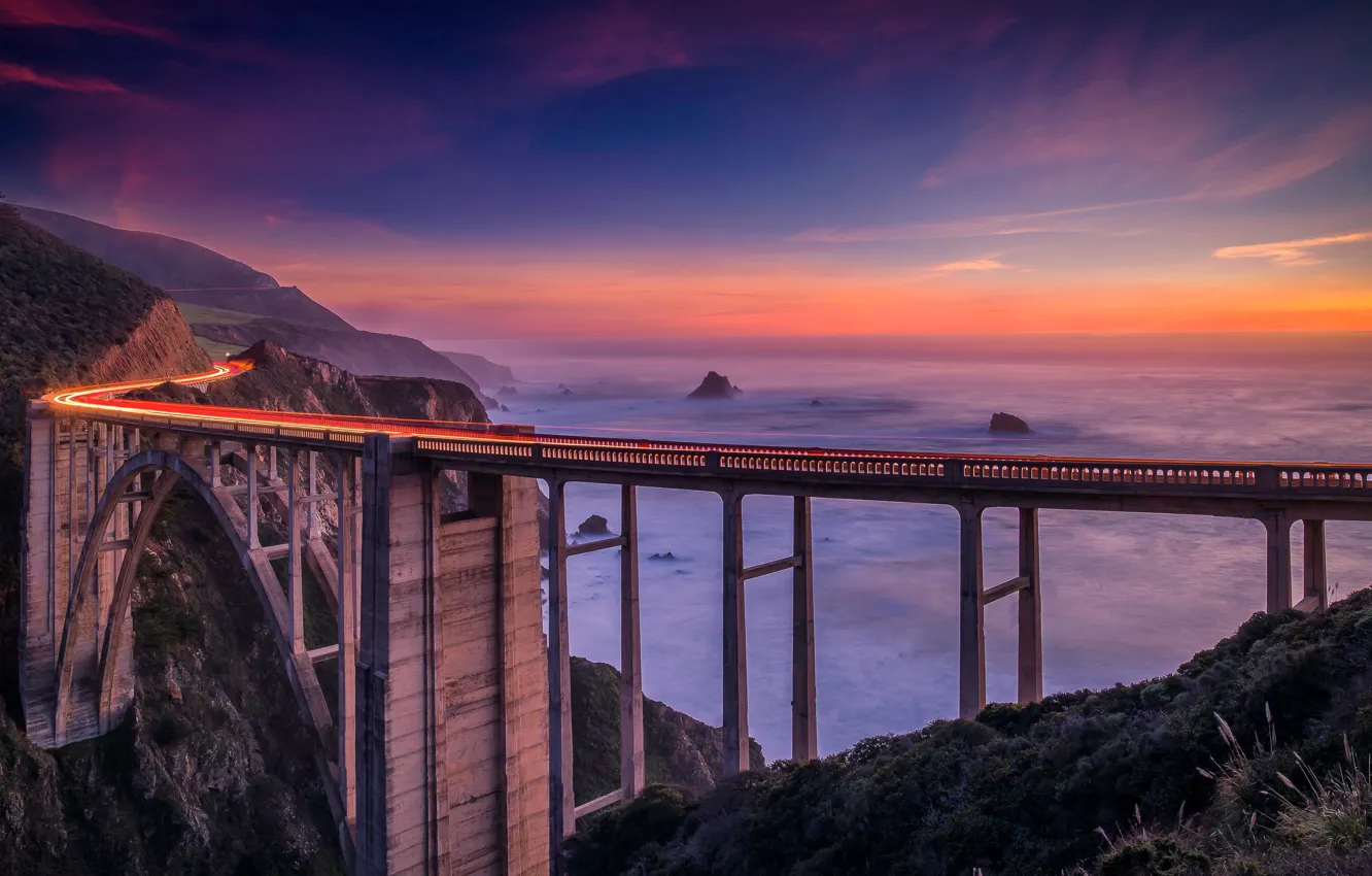 Фото обои дорога, пейзаж, закат, горы, мост, туман, океан, побережье