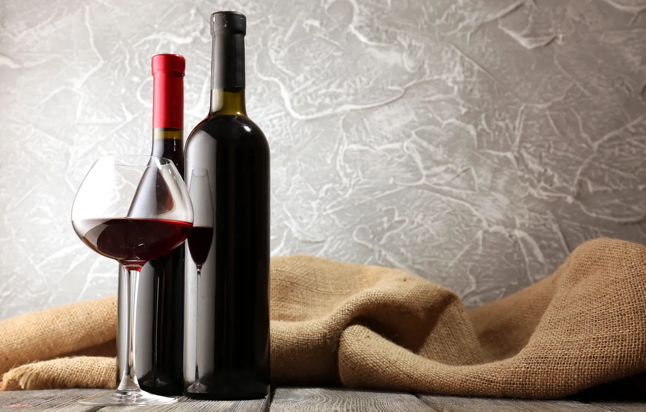 Фото обои бокал, бутылки, красное вино