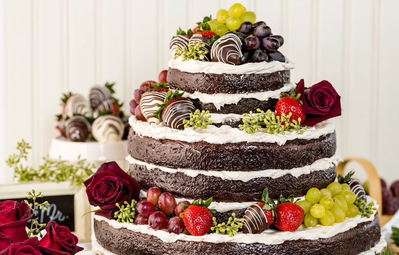 Фото обои шоколад, розы, клубника, виноград, торт, украшение, сладкое