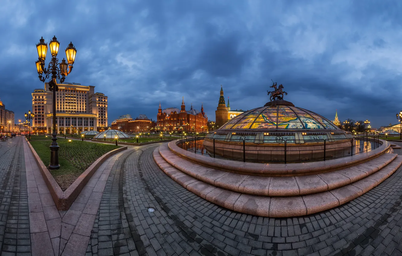 Фото обои вечер, фонари, Москва, Россия, Манежная площадь, фонтан Часы мира