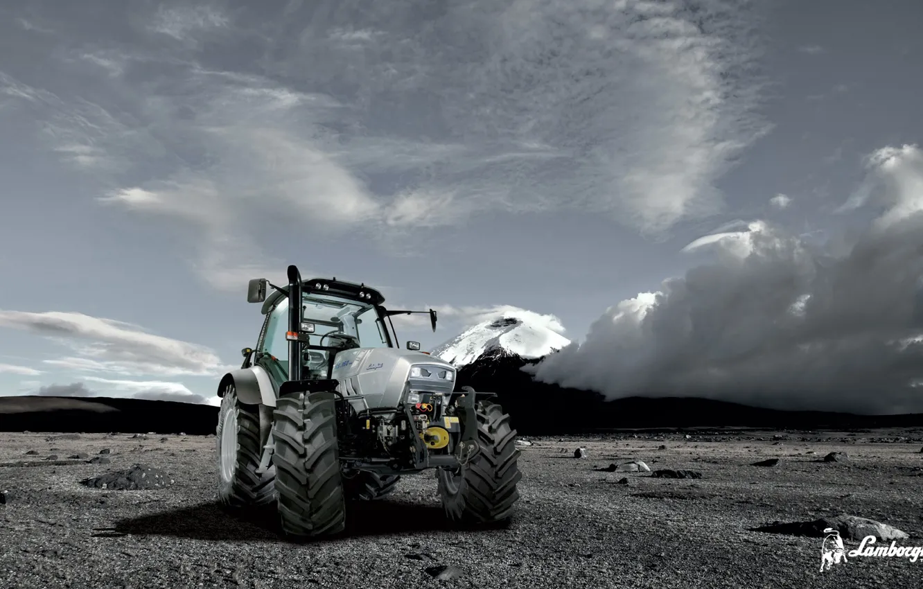 Фото обои белый, небо, облака, трактор, кабина, колёса, Lamborghimi, сельскохозяйственная техника