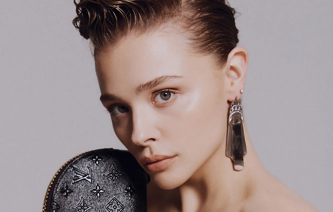Фото обои взгляд, девушка, лицо, серьги, актриса, Chloe Grace Moretz