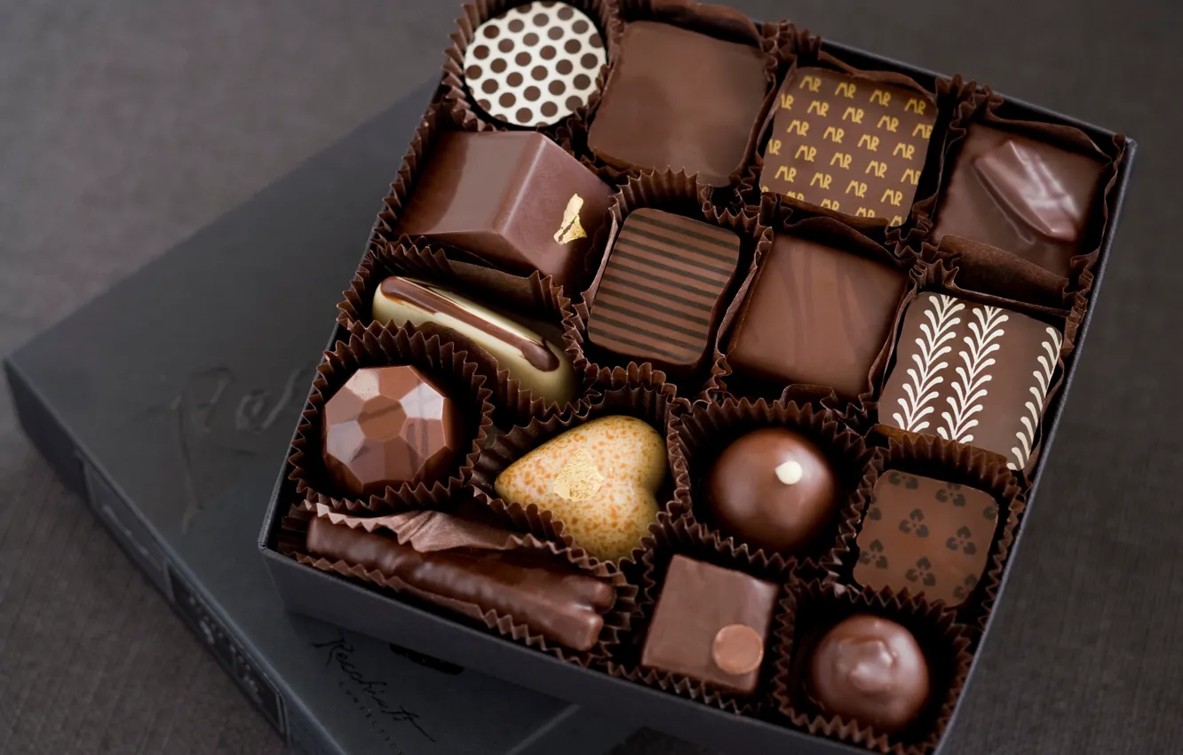 Фото обои белый, коробка, шоколад, конфеты, сладости, chocolate, candy, молочный