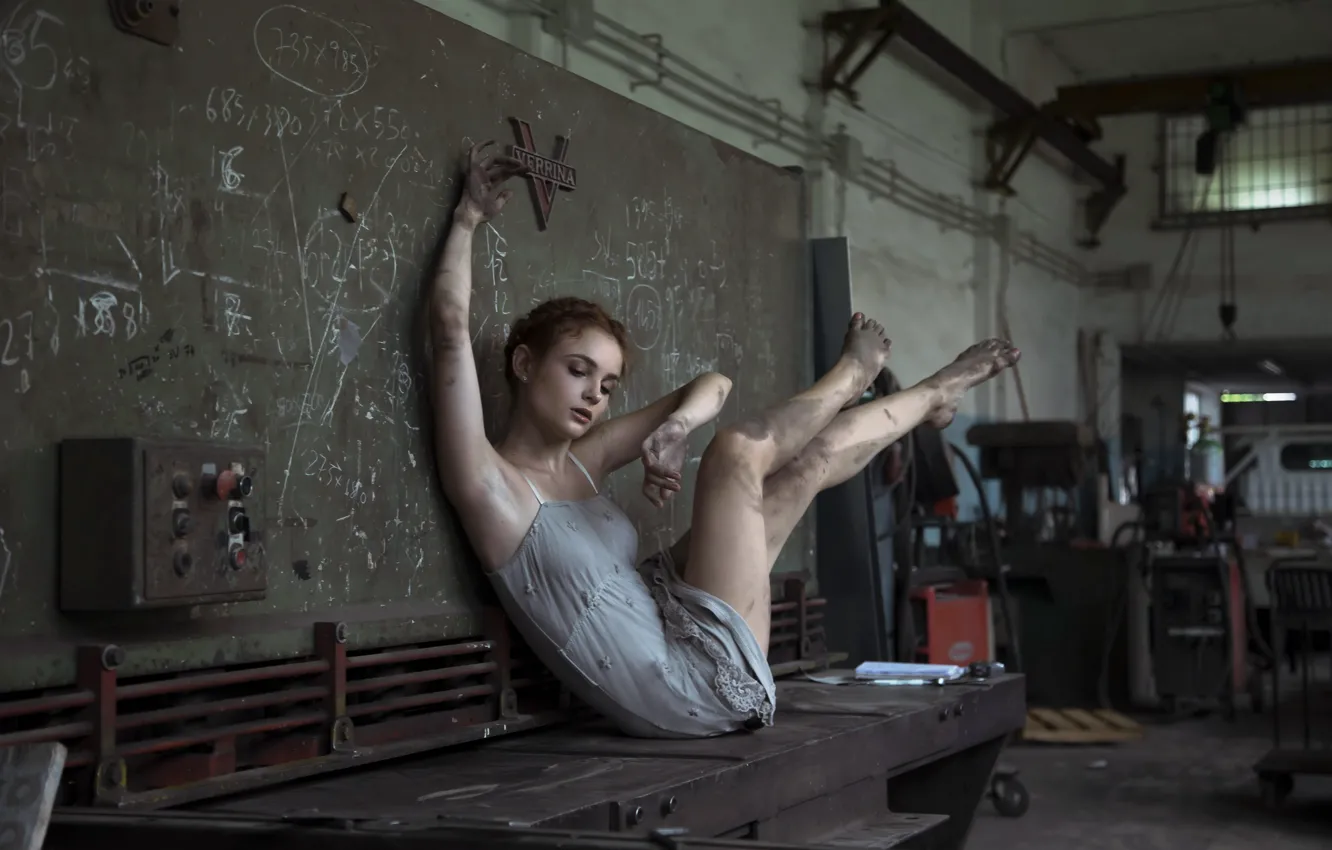 Фото обои девушка, поза, фон