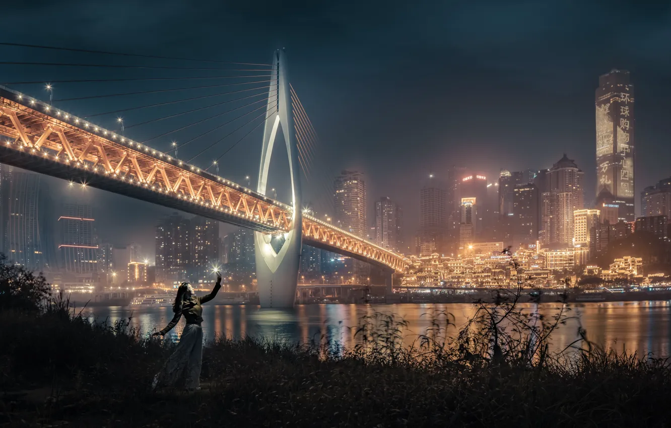 Фото обои девушка, ночь, мост, город, огни