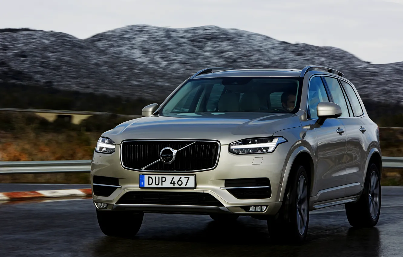 Фото обои дорога, небо, горы, Volvo, XC90, T8 Twin Engine