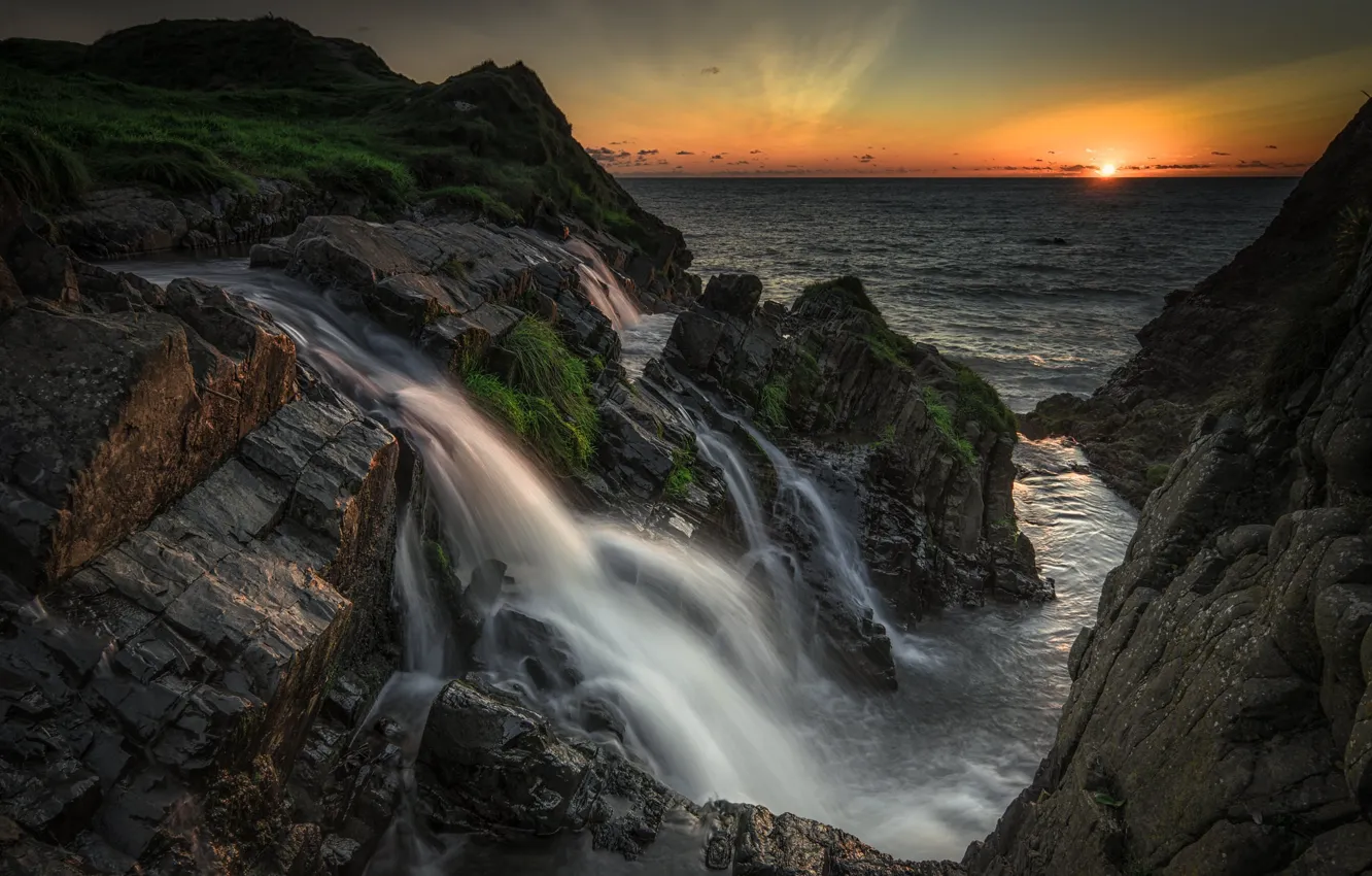 водопад море скалы