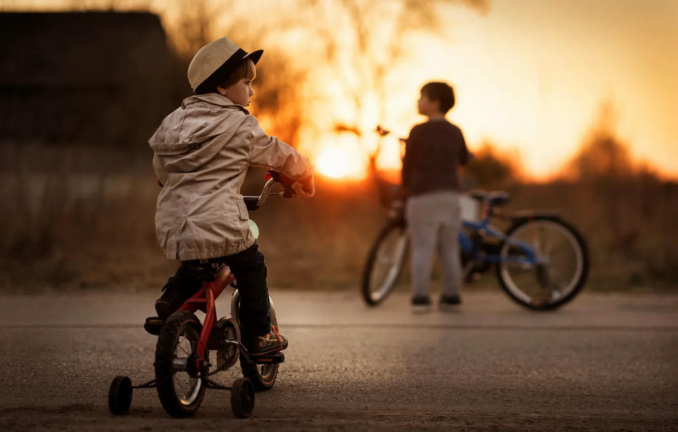 Фото обои велосипед, дети, мальчик, The boys and their bikes