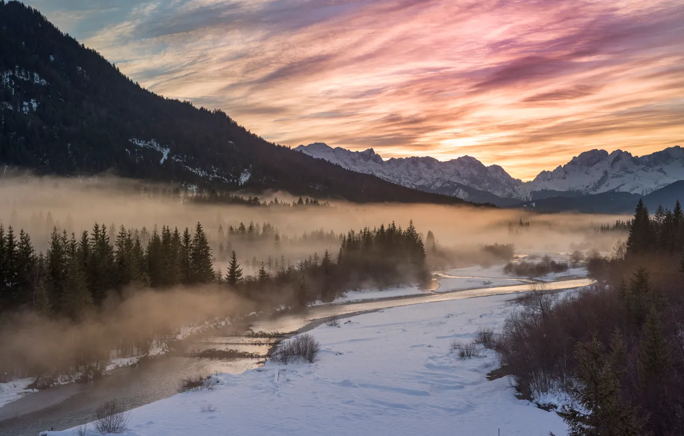 Фото обои зима, лес, облака, снег, горы, туман, река, рассвет