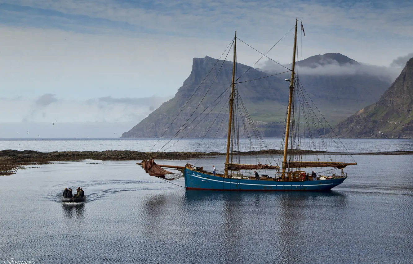 Фото обои горы, лодка, бухта, яхта, Дания, Faroe Islands, Фарерские острова, Denmark