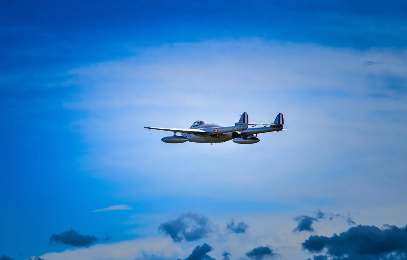 Фото обои небо, облака, полет, самолет, истребитель, реактивный, британский, Vampire