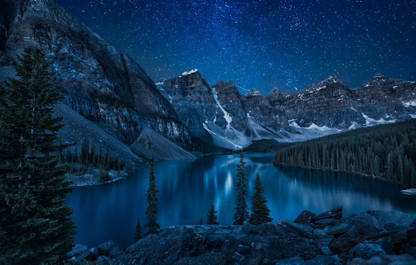 Фото обои небо, пейзаж, горы, ночь, природа, озеро, отражение, скалы