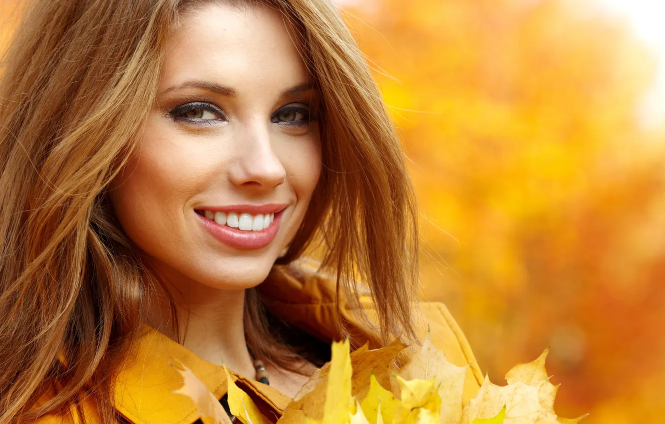 Фото обои осень, листья, лицо, улыбка