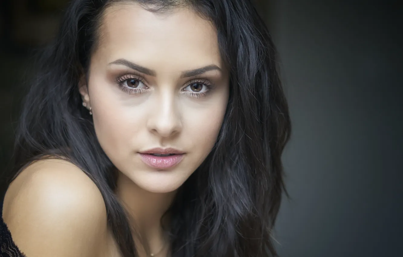 Фото обои Girl, Brunette, Wall, Eyes, Sight