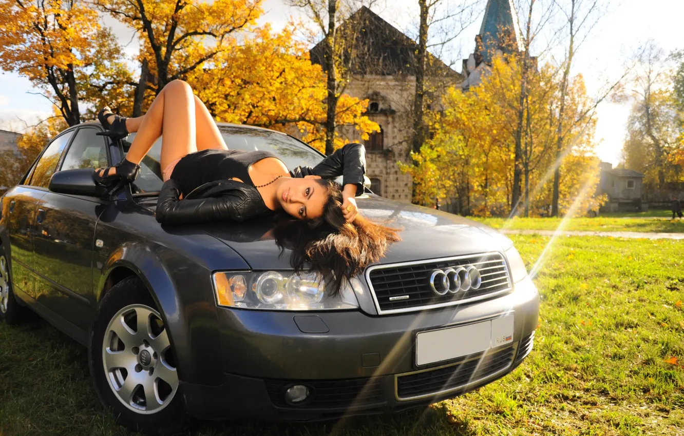 Фото обои авто, трава, девушка, Audi, Девушки