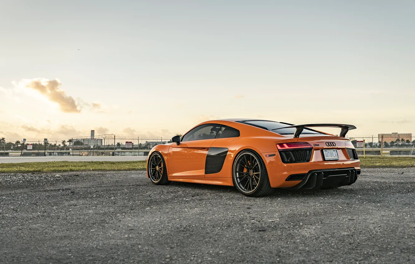 Audi r8 оранжевая обвес