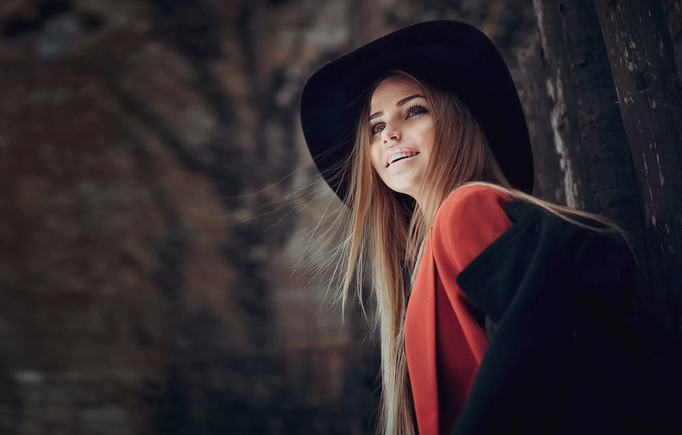 Фото обои Girl, Red, Model, Beauty, View, Lips, Hat, Nice