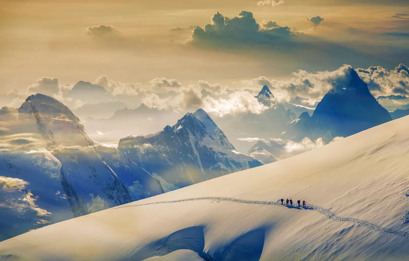Фото обои снег, гора, Швейцария, альпинисты, Юнгфрау, Бернские Альпы