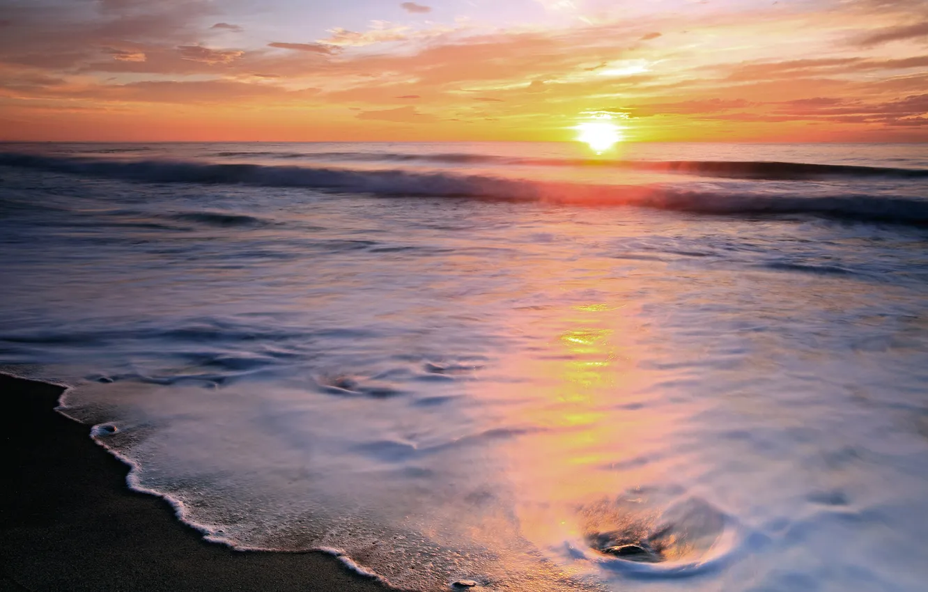 Фото обои море, пляж, небо, солнце, берег, пенка